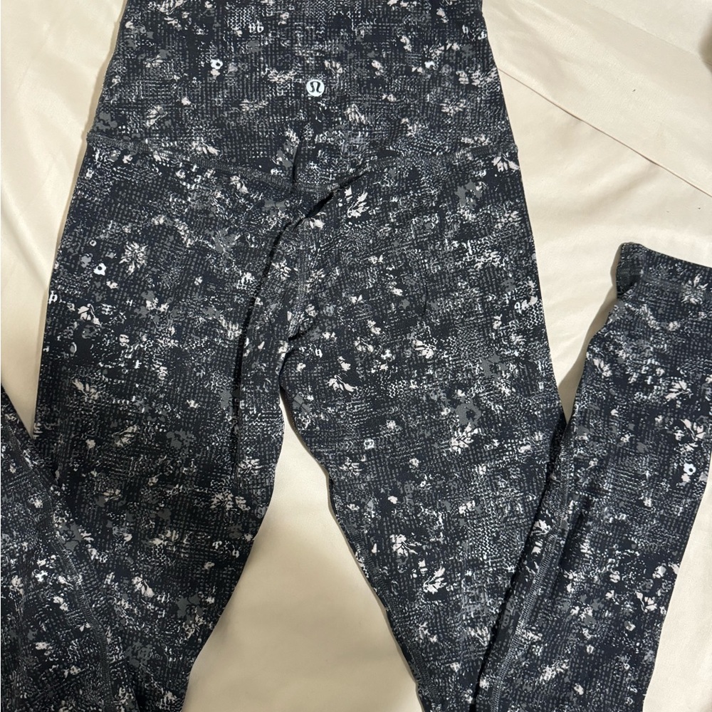 Patterned lulu align leggings 25” high rise - Picture 2 of 3